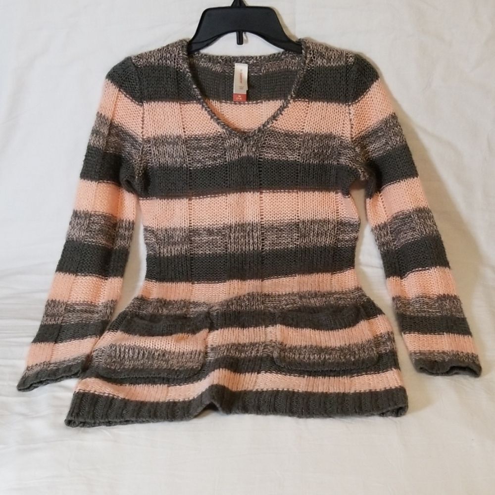 No Boundaries Peach and Gray V-Neck Sweater‎ Size M